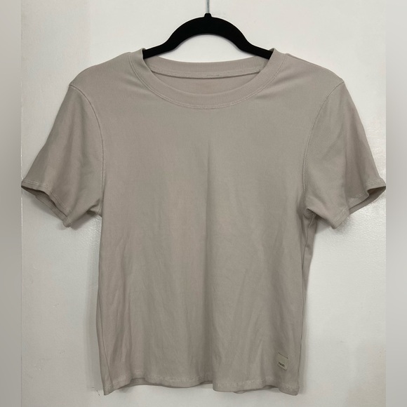 Vuori Pose Fitted Tee Tan Size Large - Picture 1 of 5